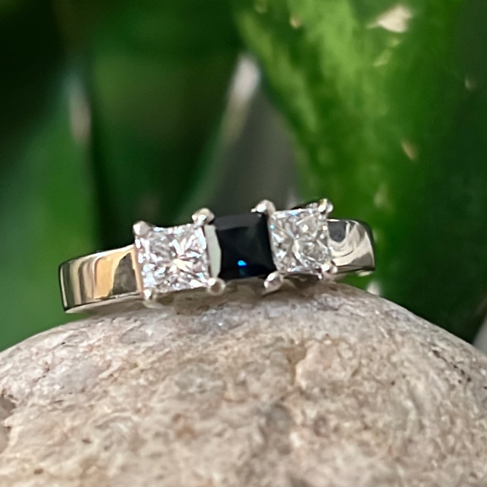 14k gold diamond and sapphire ring - Picture 1 of 12